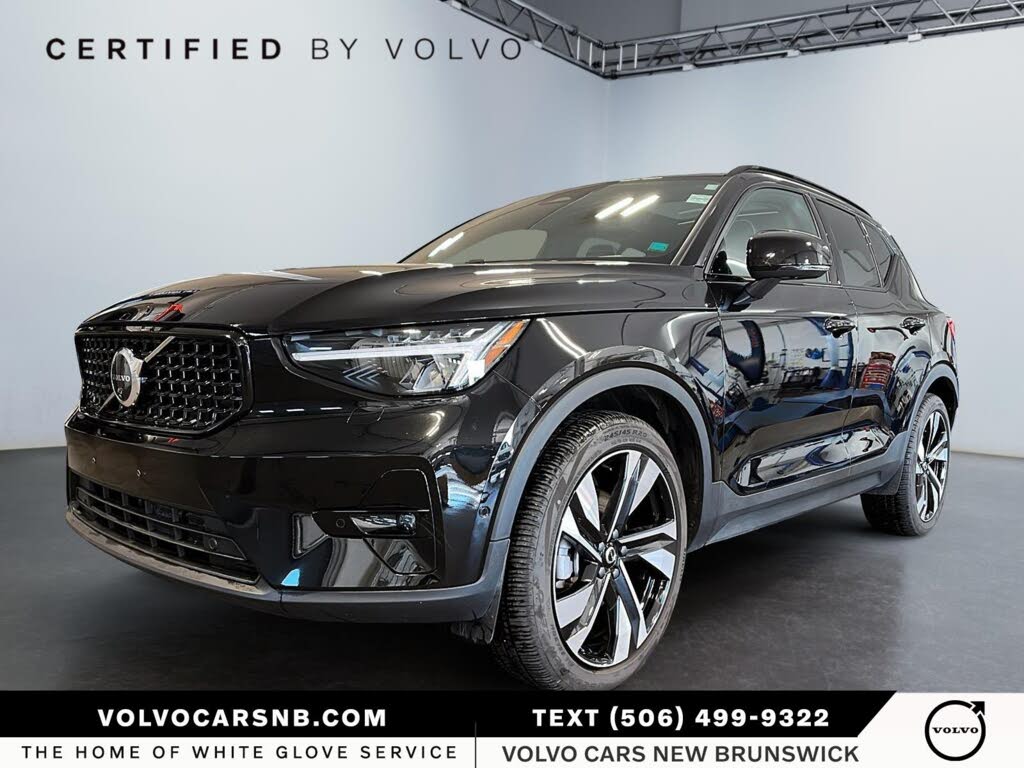 Volvo XC40 B5 Plus Dark Theme AWD 2025