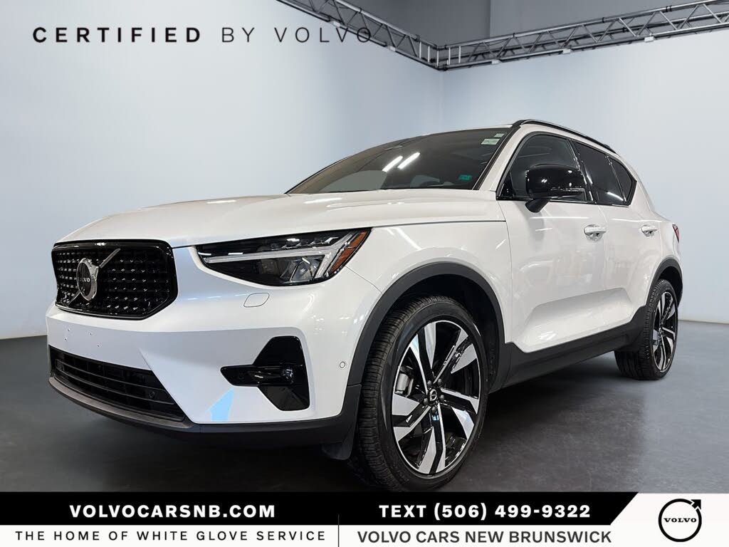 2025 Volvo XC40 B5 Plus Dark Theme AWD