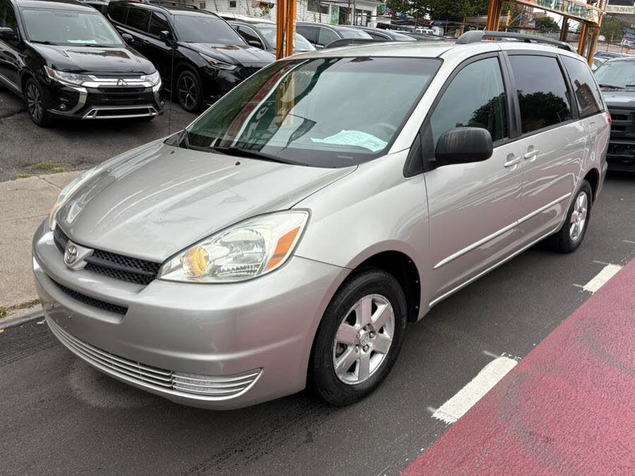 2004 Toyota Sienna 4 Dr CE Passenger Van