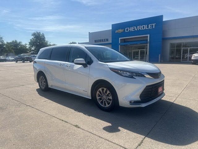 2021 Toyota Sienna XLE 7-Passenger FWD