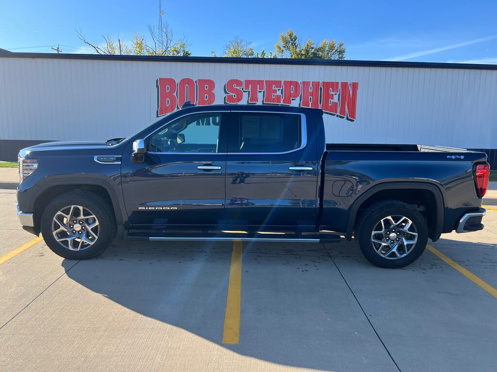 2022 GMC Sierra 1500 SLT Crew Cab 4WD