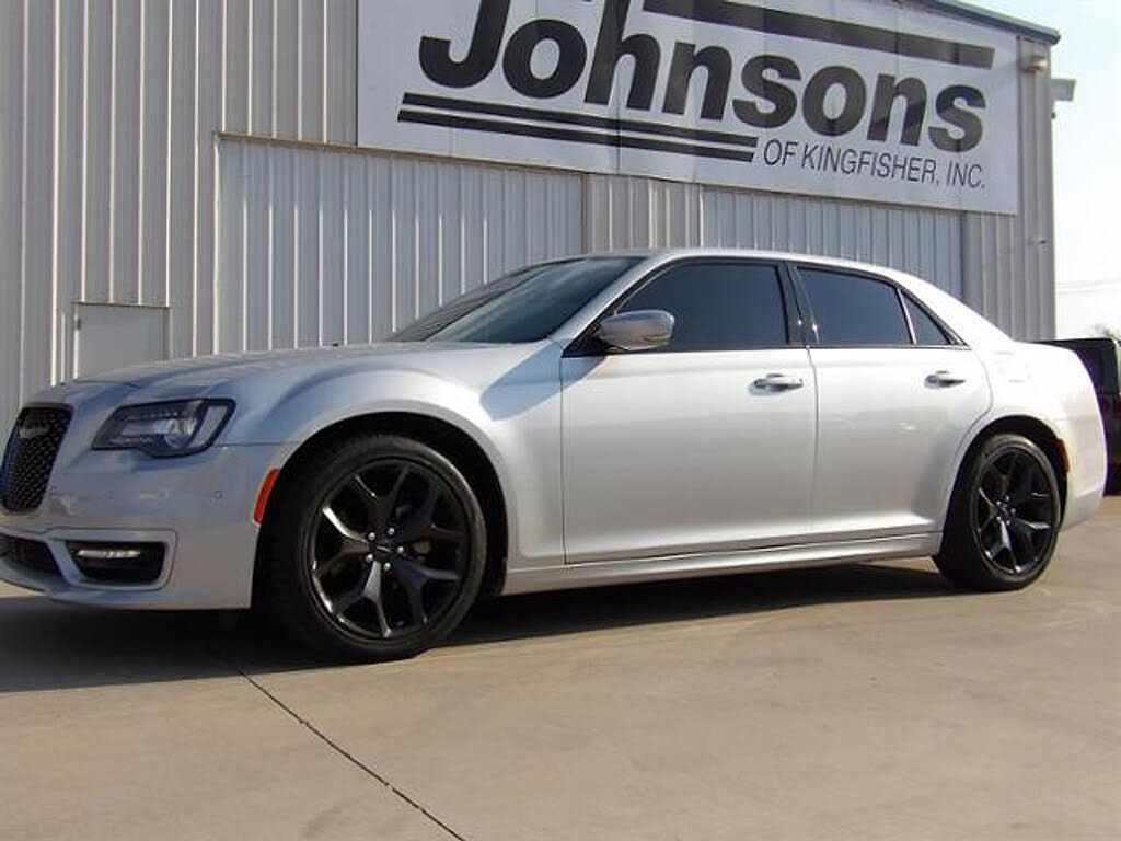 2022 Chrysler 300 Touring L RWD