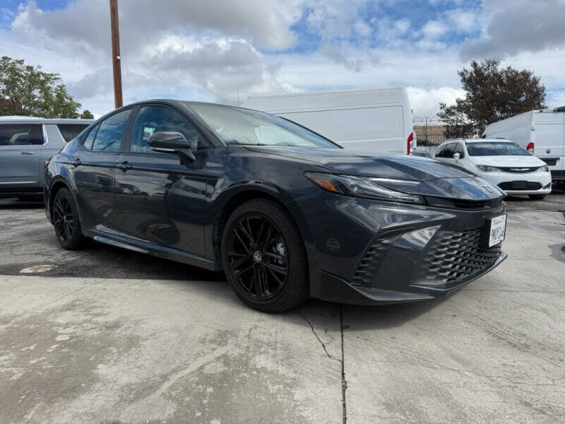 2025 Toyota Camry SE FWD