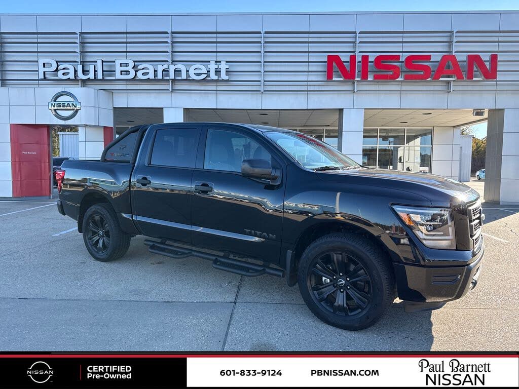 2024 Nissan Titan SV Crew Cab 4WD