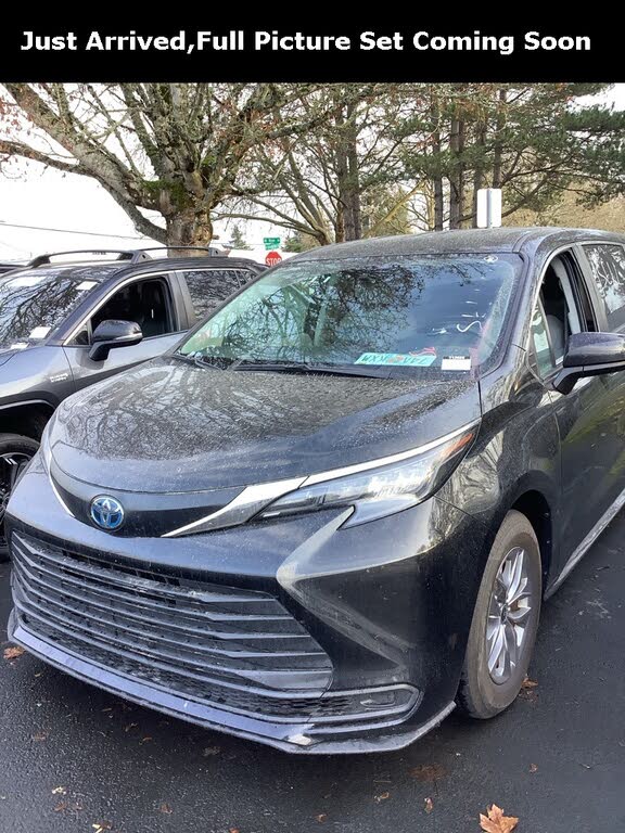 2024 Toyota Sienna LE 8-Passenger FWD