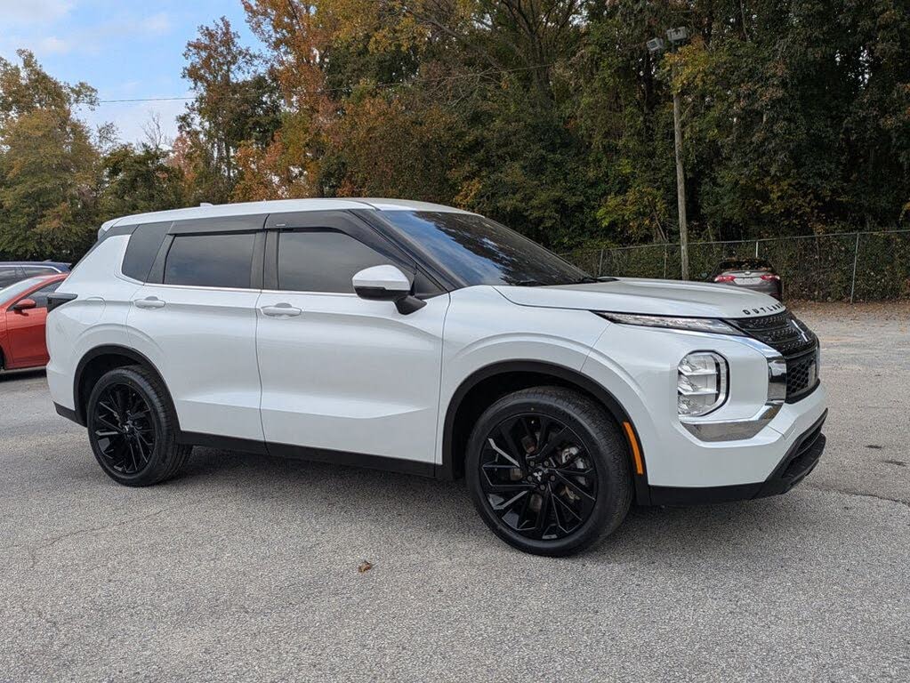 2022 Mitsubishi Outlander ES FWD