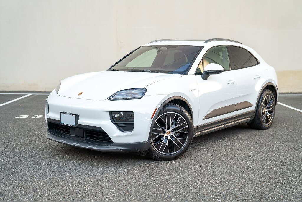 2025 Porsche Macan AWD