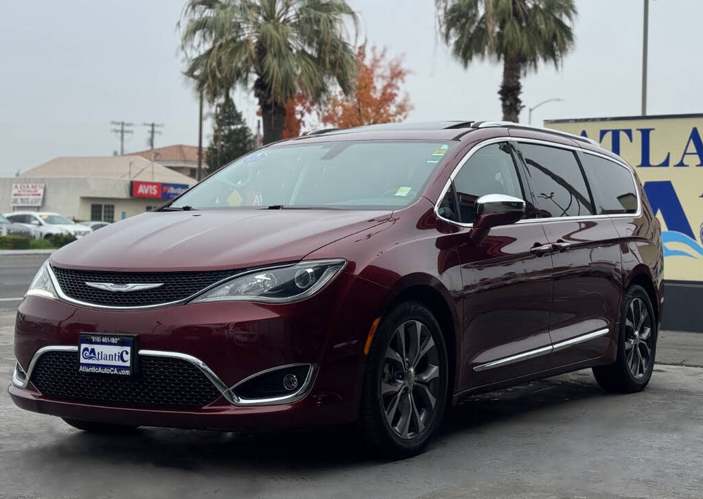 2017 Chrysler Pacifica Limited FWD
