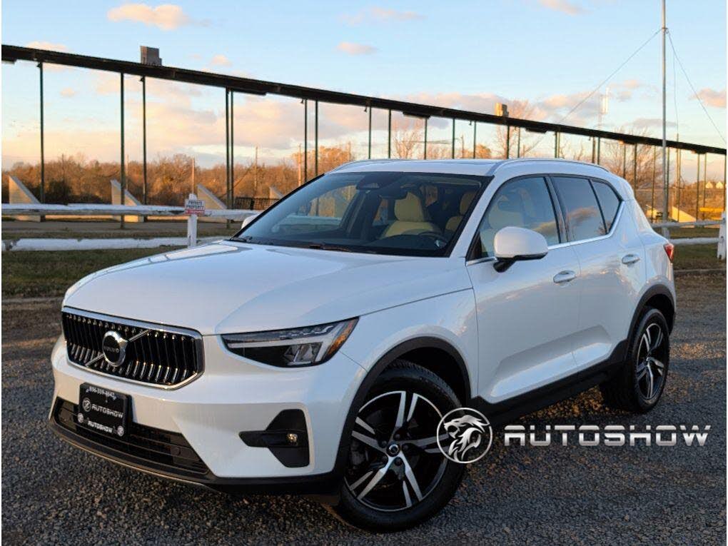 2023 Volvo XC40 B5 Plus Bright Theme AWD