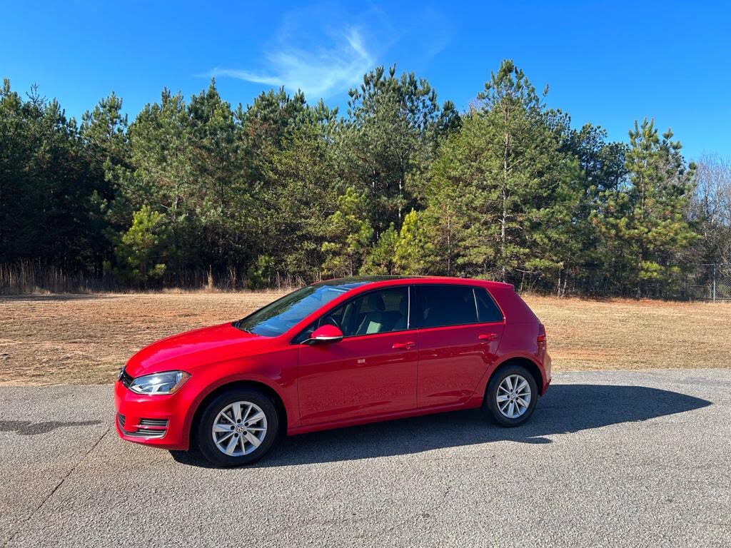 2016 Volkswagen Golf TSI S 4-Door FWD with Sunroof
