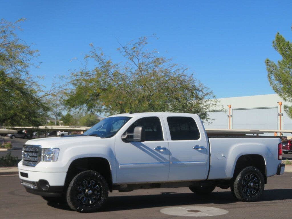 2013 GMC Sierra 2500HD Denali Crew Cab SB 4WD