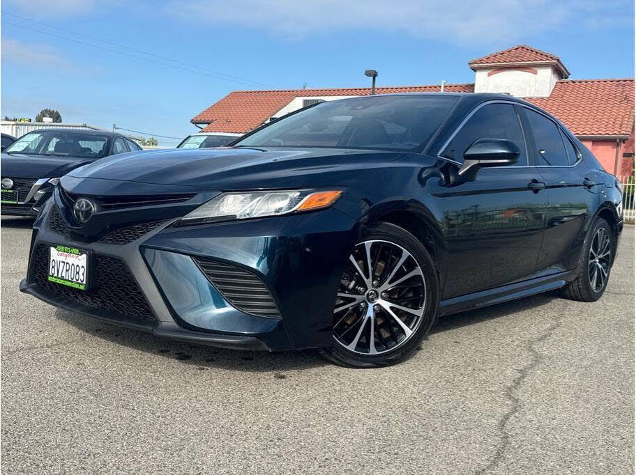 2019 Toyota Camry SE FWD