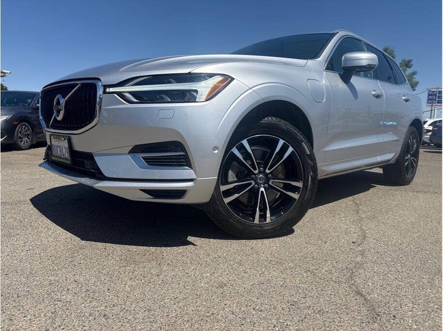 2019 Volvo XC60 Hybrid Plug-in T8 Momentum eAWD
