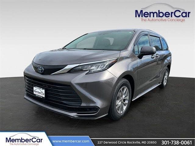 2022 Toyota Sienna LE 8-Passenger FWD