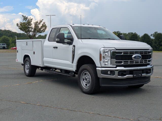 2025 Ford F-350 Super Duty Chassis XL SuperCab 4WD