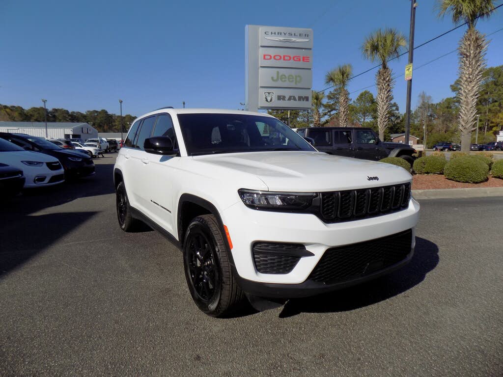 2025 Jeep Grand Cherokee Laredo RWD