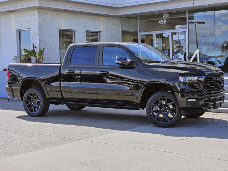 2025 RAM 1500 Laramie Crew Cab 4WD