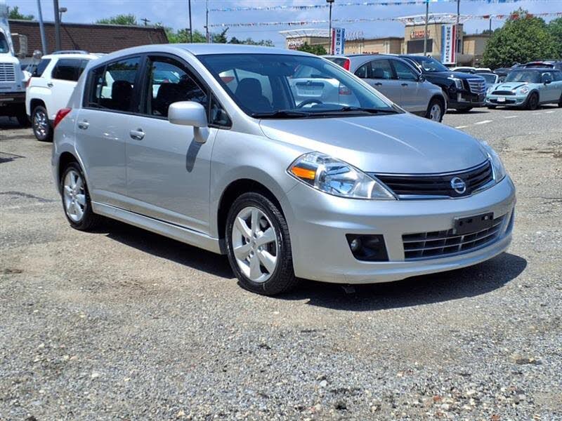 2012 Nissan Versa 1.8 SL Hatchback