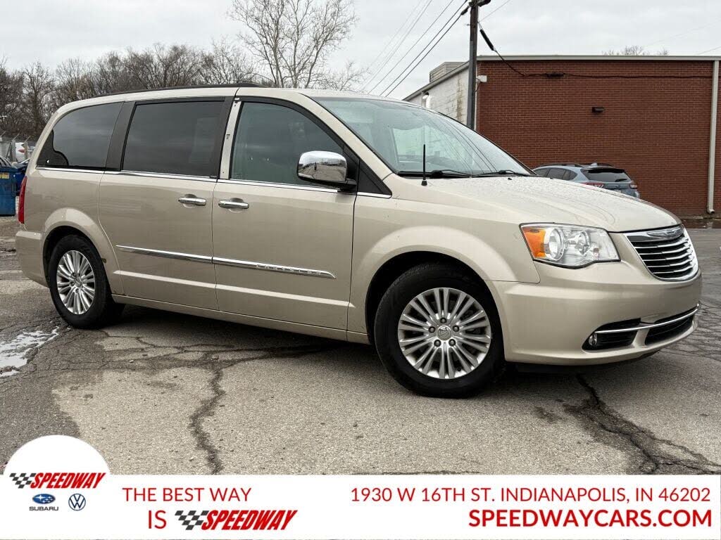 2013 Chrysler Town & Country Touring-L FWD