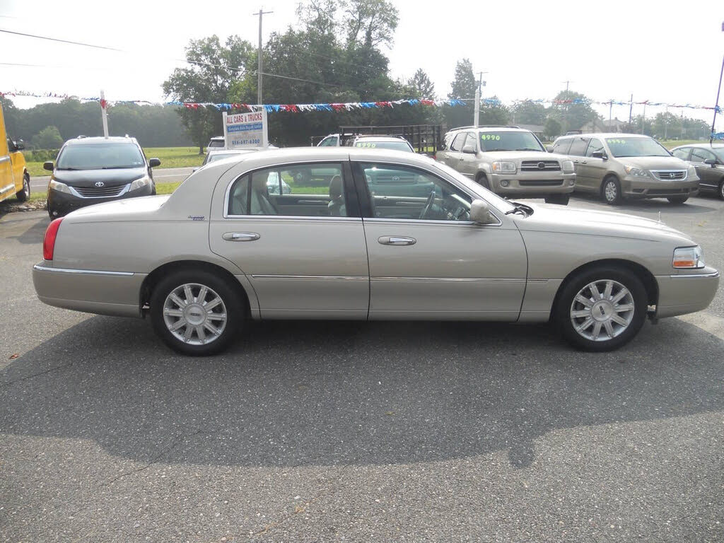 2008 Lincoln Town Car Signature Limited