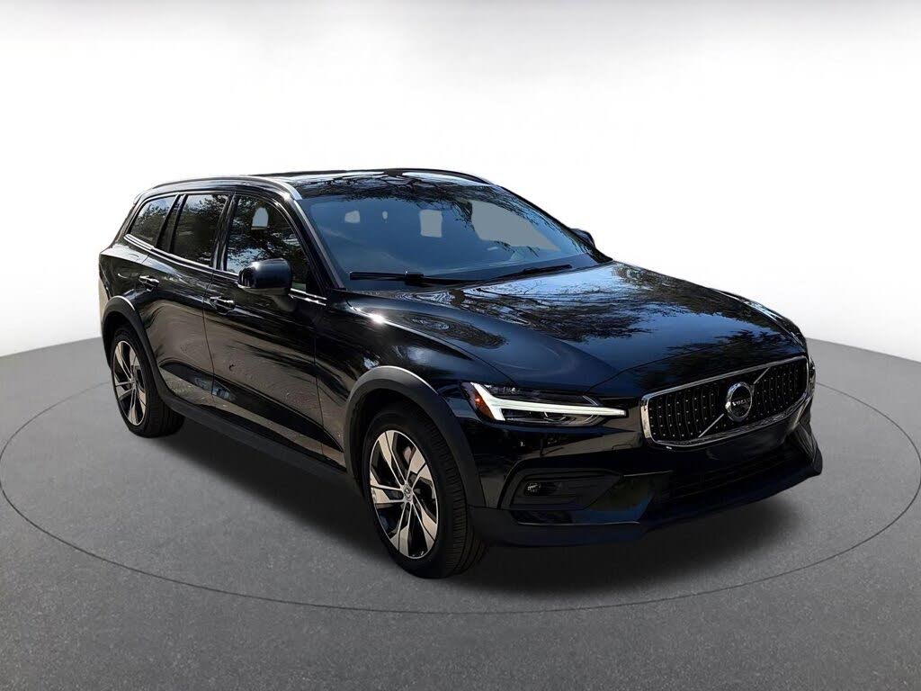 2025 Volvo V60 Cross Country B5 Plus AWD