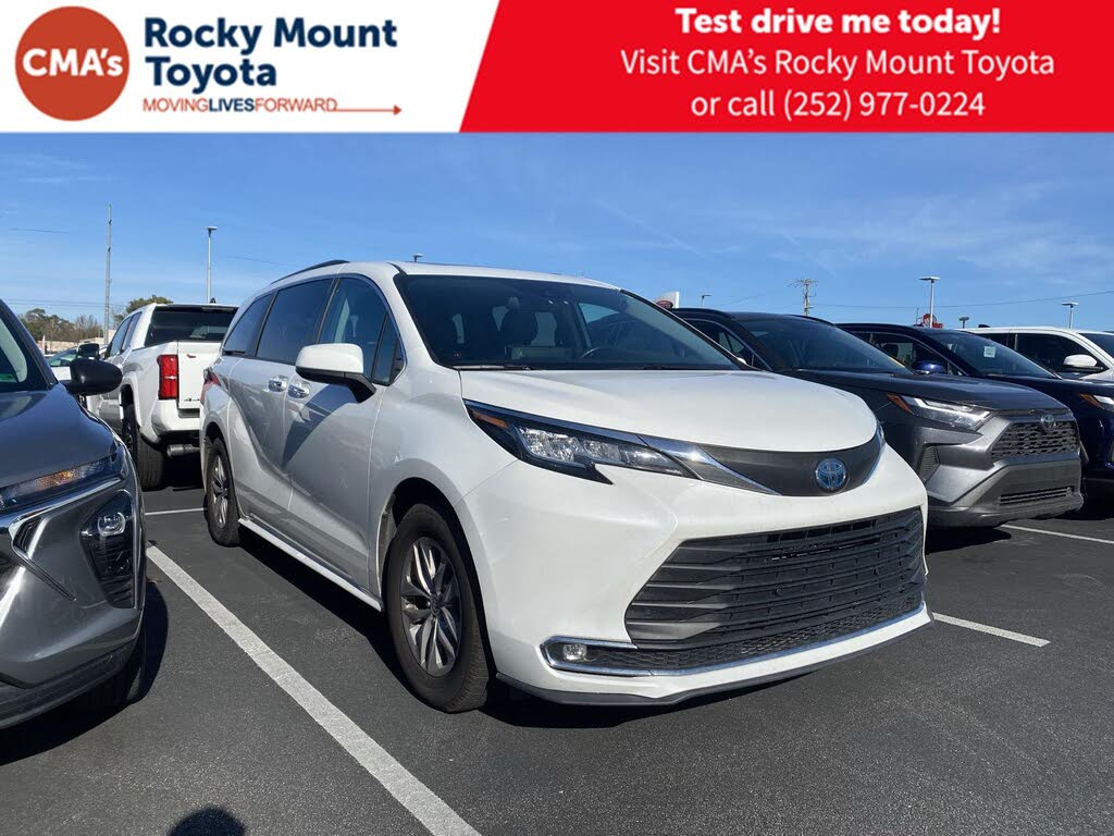 2022 Toyota Sienna XLE 7-Passenger FWD