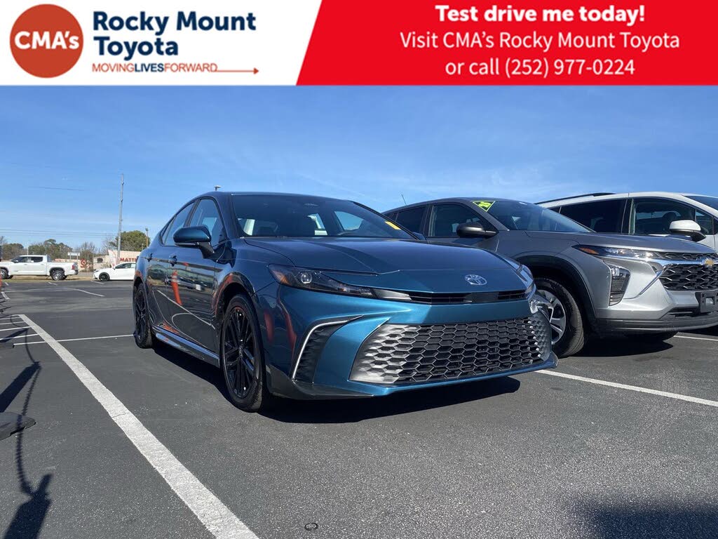 2025 Toyota Camry SE FWD