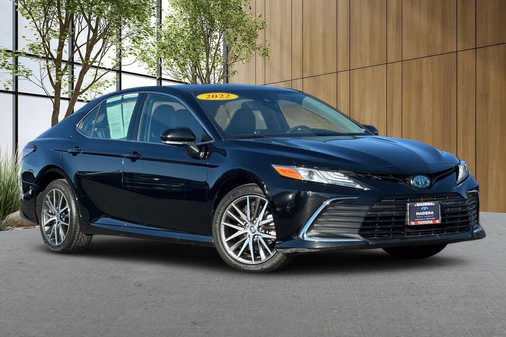 2022 Toyota Camry Hybrid XLE FWD