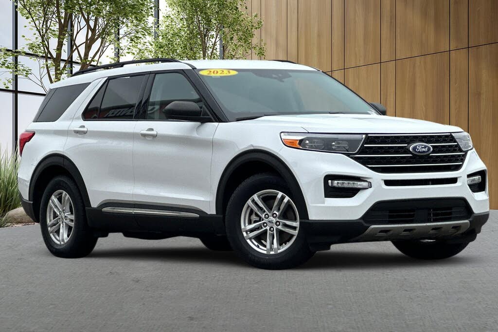 2023 Ford Explorer XLT RWD