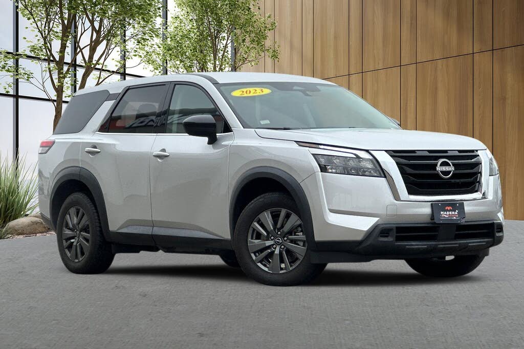 2023 Nissan Pathfinder S FWD