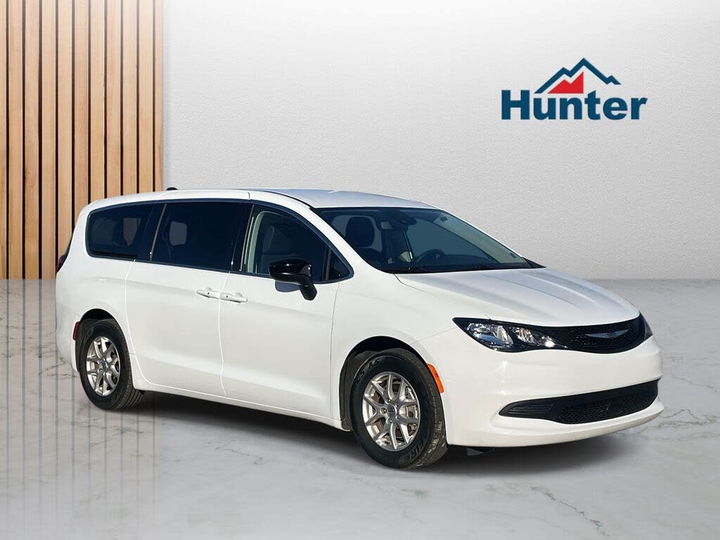 2024 Chrysler Voyager LX FWD