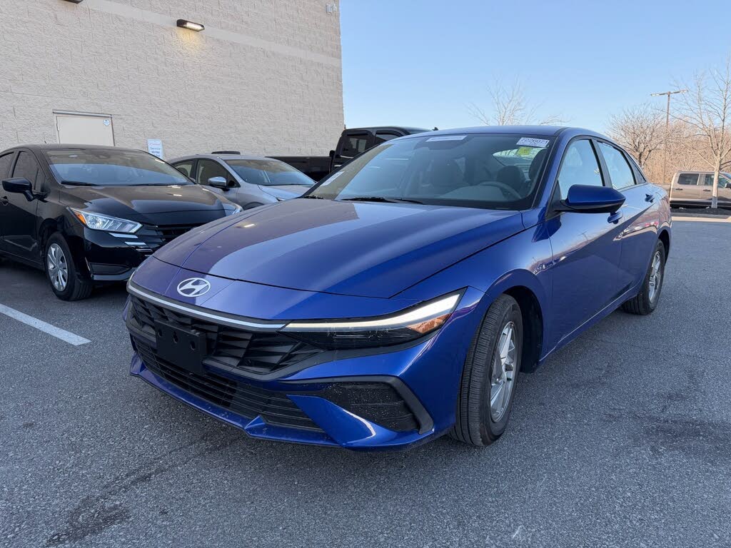 2024 Hyundai Elantra SE FWD