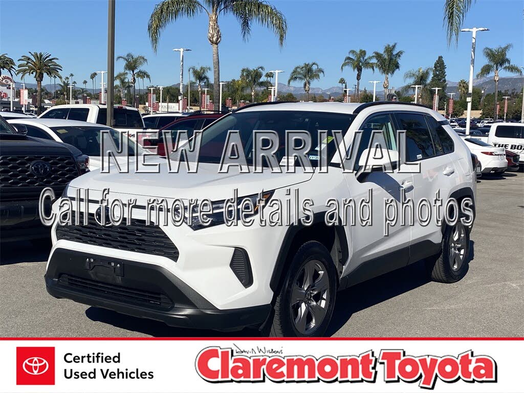 2025 Toyota RAV4 XLE FWD