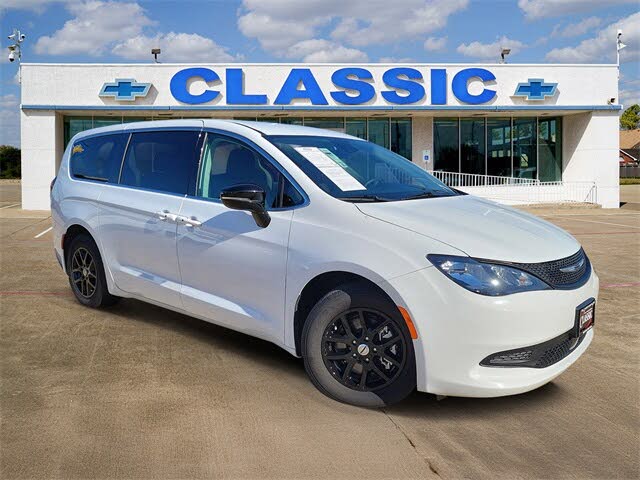 2024 Chrysler Voyager LX FWD