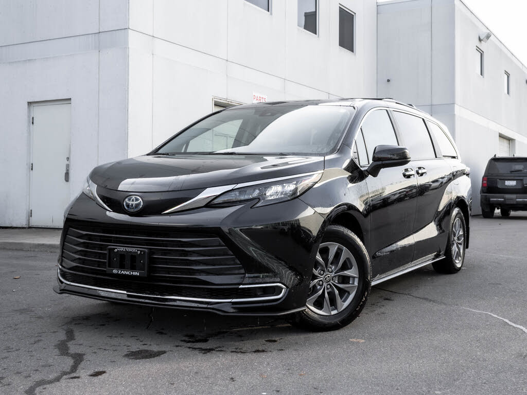 Toyota Sienna XLE 8-Passenger FWD 2024