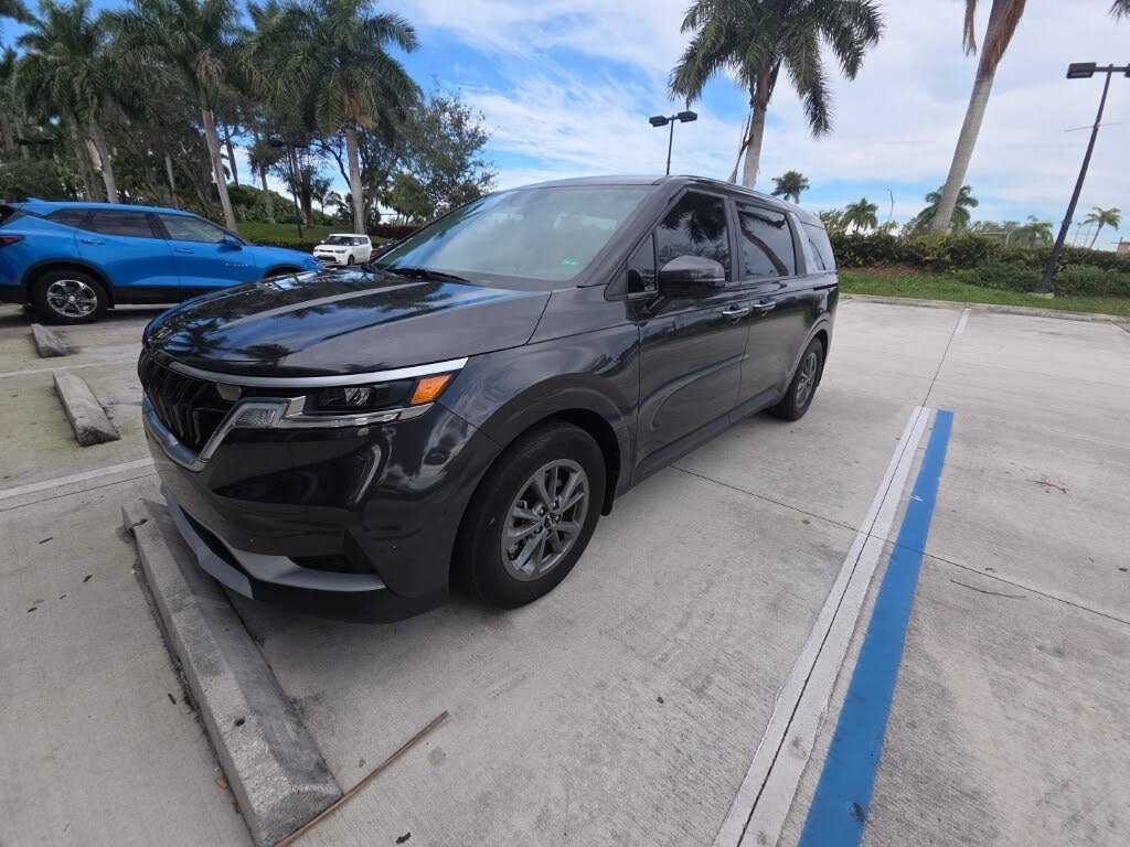 2024 Kia Carnival LX FWD