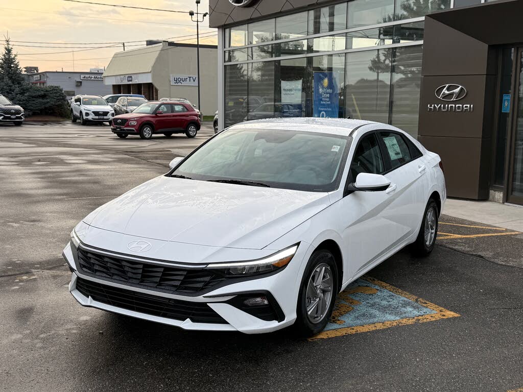 2025 Hyundai Elantra Essential FWD