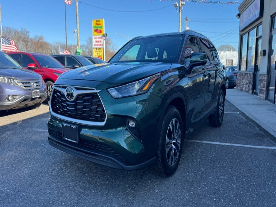 2024 Toyota Highlander XLE FWD