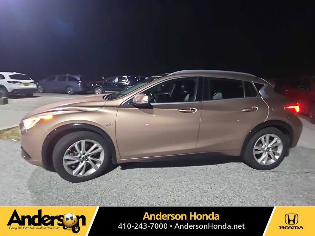 2017 INFINITI QX30 Premium FWD