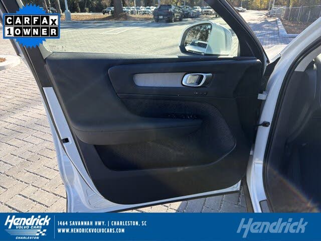 2025 Volvo XC40 B5 Core Bright Theme AWD