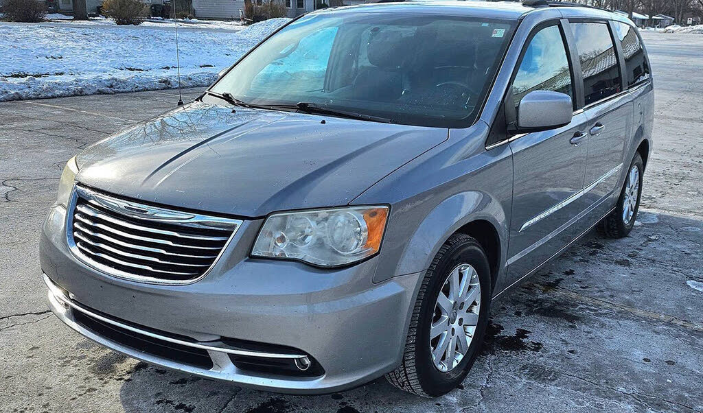 2014 Chrysler Town & Country Touring FWD