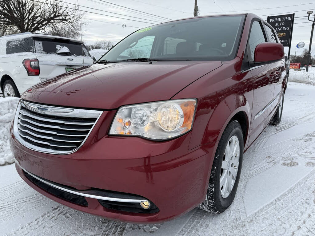 2013 Chrysler Town & Country Touring FWD