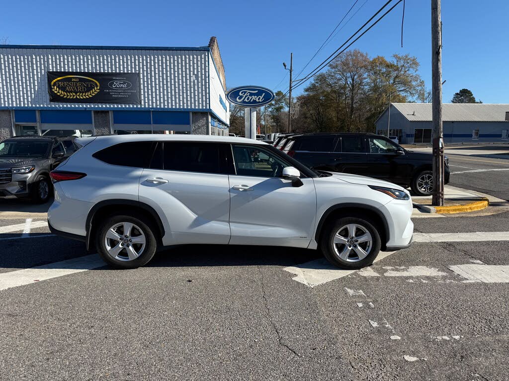 2022 Toyota Highlander Hybrid LE AWD