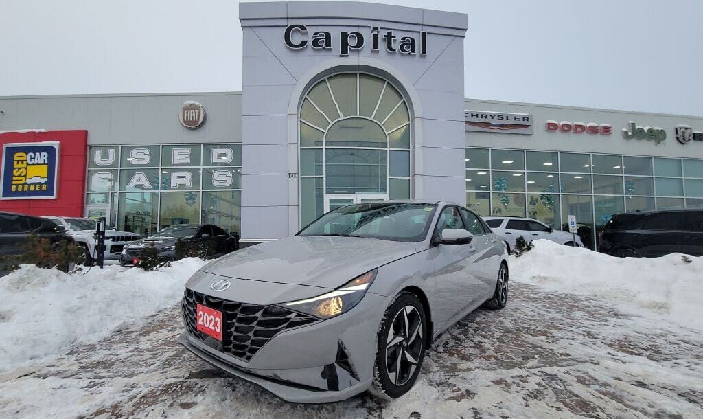 2023 Hyundai Elantra Luxury FWD
