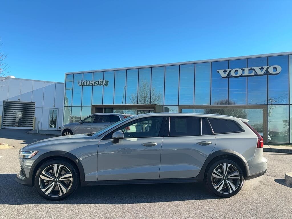 2025 Volvo V60 Cross Country B5 Plus AWD