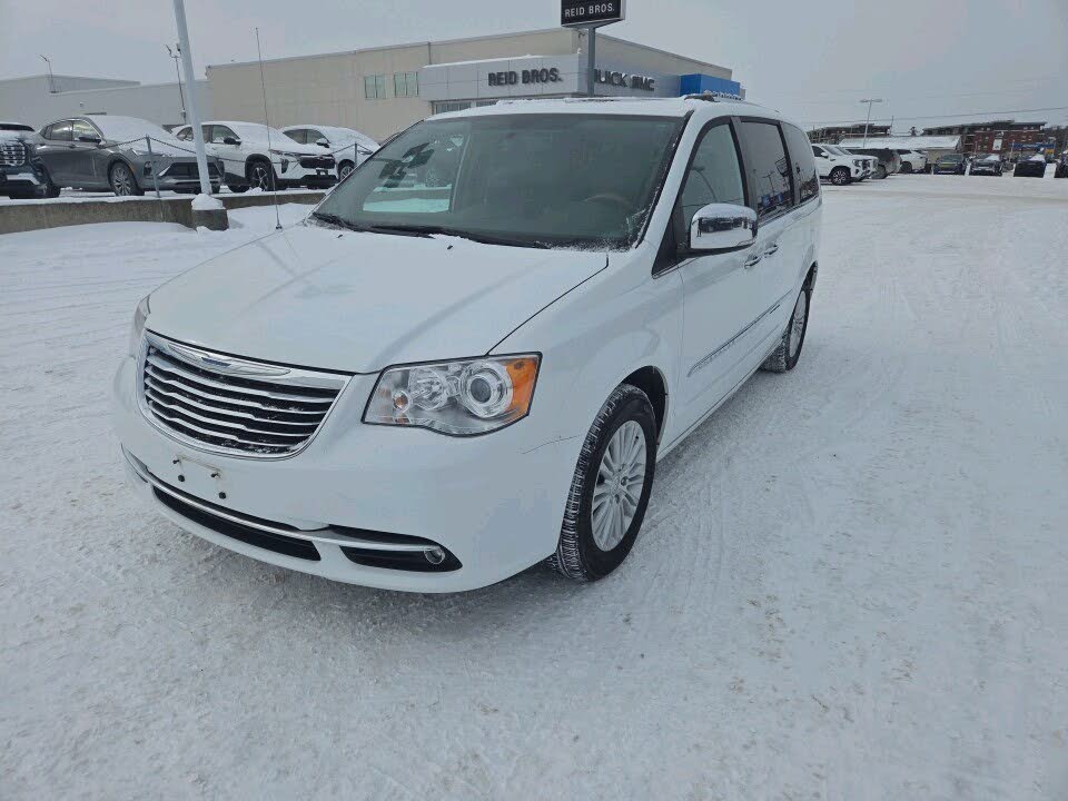 2015 Chrysler Town & Country Limited FWD