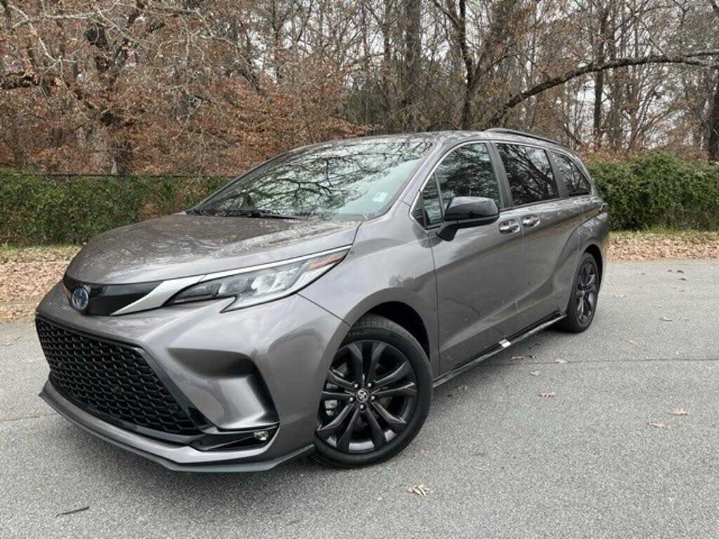 2022 Toyota Sienna XSE 7-Passenger FWD