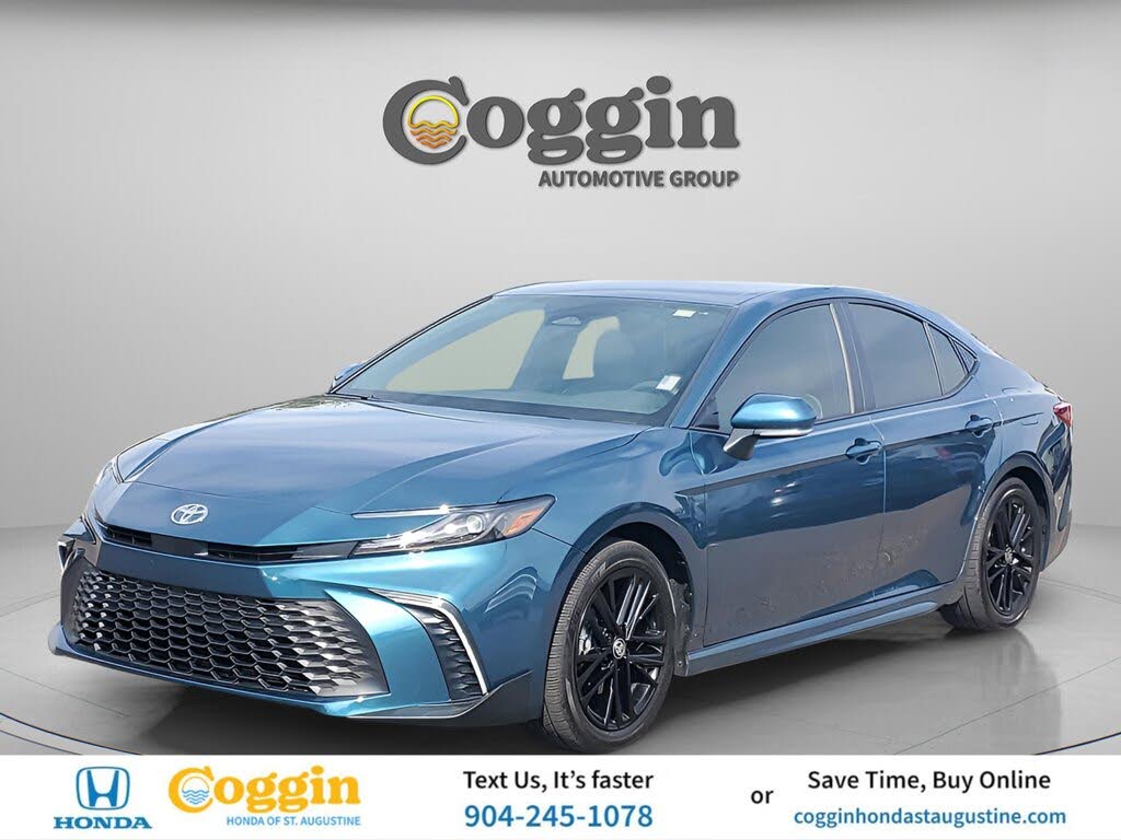 2025 Toyota Camry SE FWD