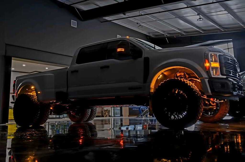 2025 Ford F-450 Super Duty XLT Crew Cab LB DRW 4WD