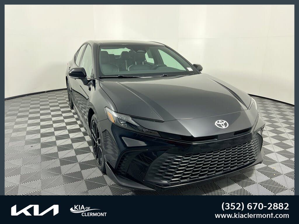 2025 Toyota Camry SE FWD